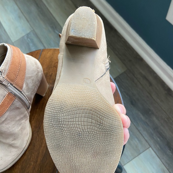 Francesca’s Cadence Tan and Brown Booties- Size 7 - Picture 7 of 11